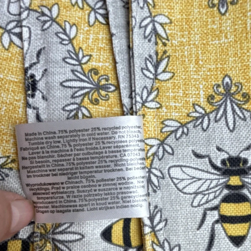 The Farmhouse by Rachel Ashwell Bee Print placemats Set of  6 Yellow/Gray