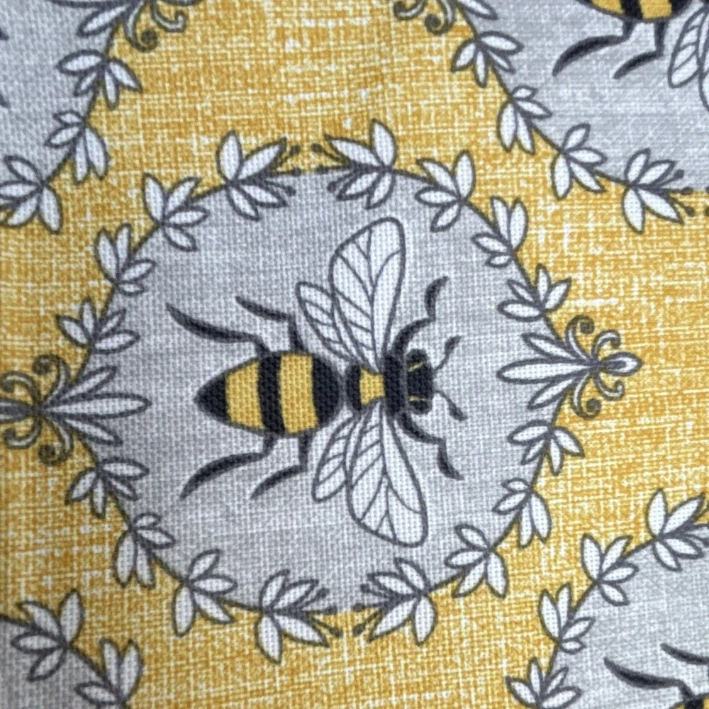 The Farmhouse by Rachel Ashwell Bee Print placemats Set of  6 Yellow/Gray