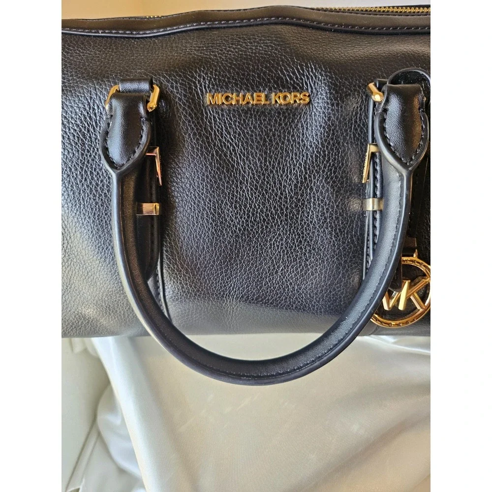 Michael Kors stylish see pebbled
