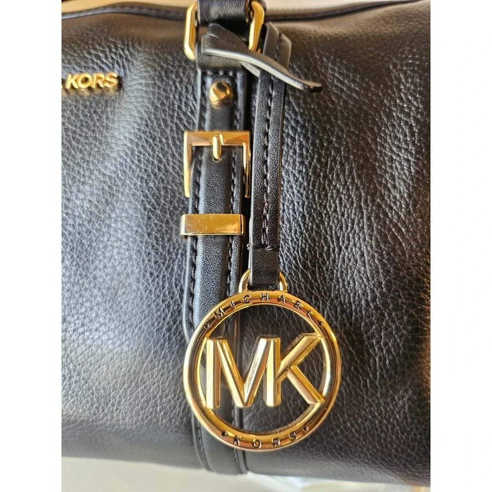 Michael Kors details you clip