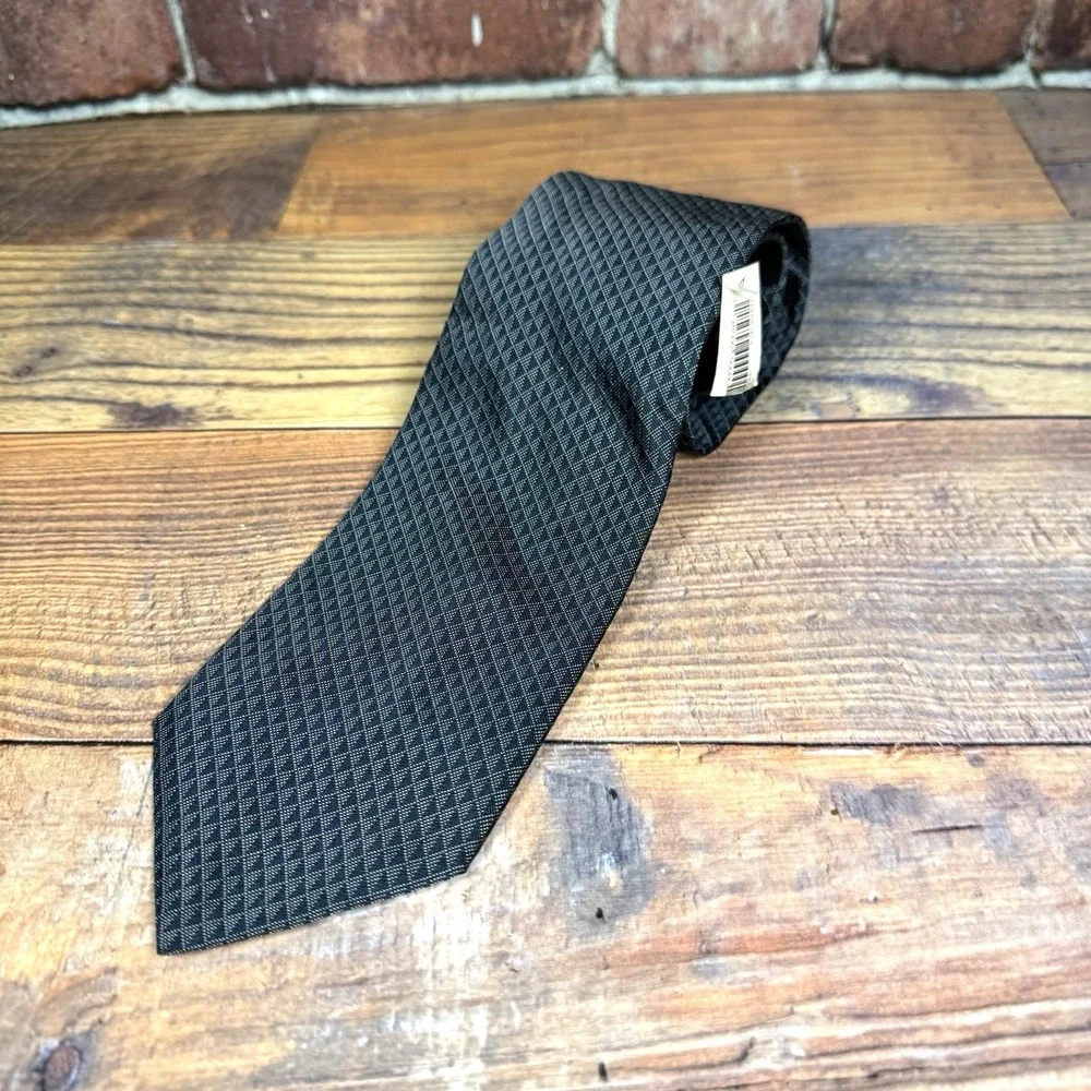 Banana Republic 100% Silk Neck Tie‎ Classic Navy Gray  MEN NWT 2009 Geometric