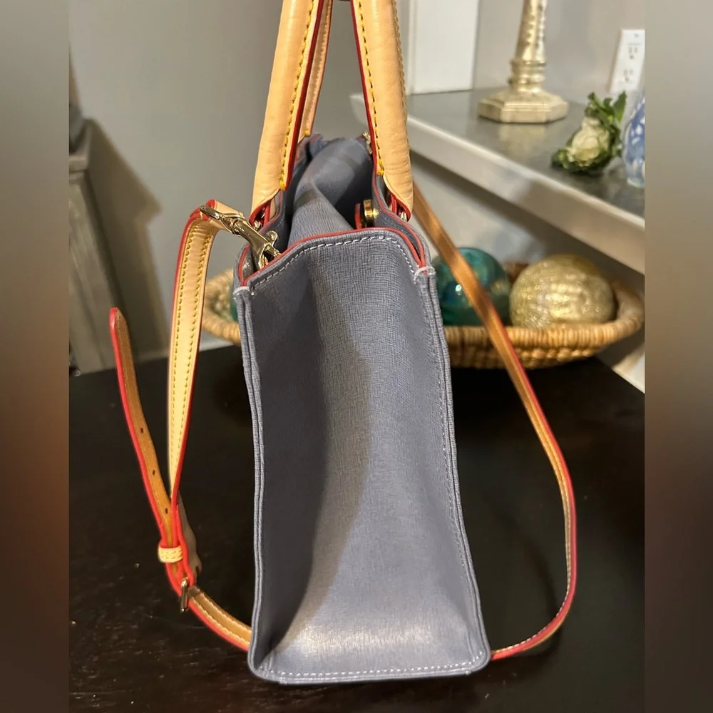 Dooney & Bourke excellent dooney