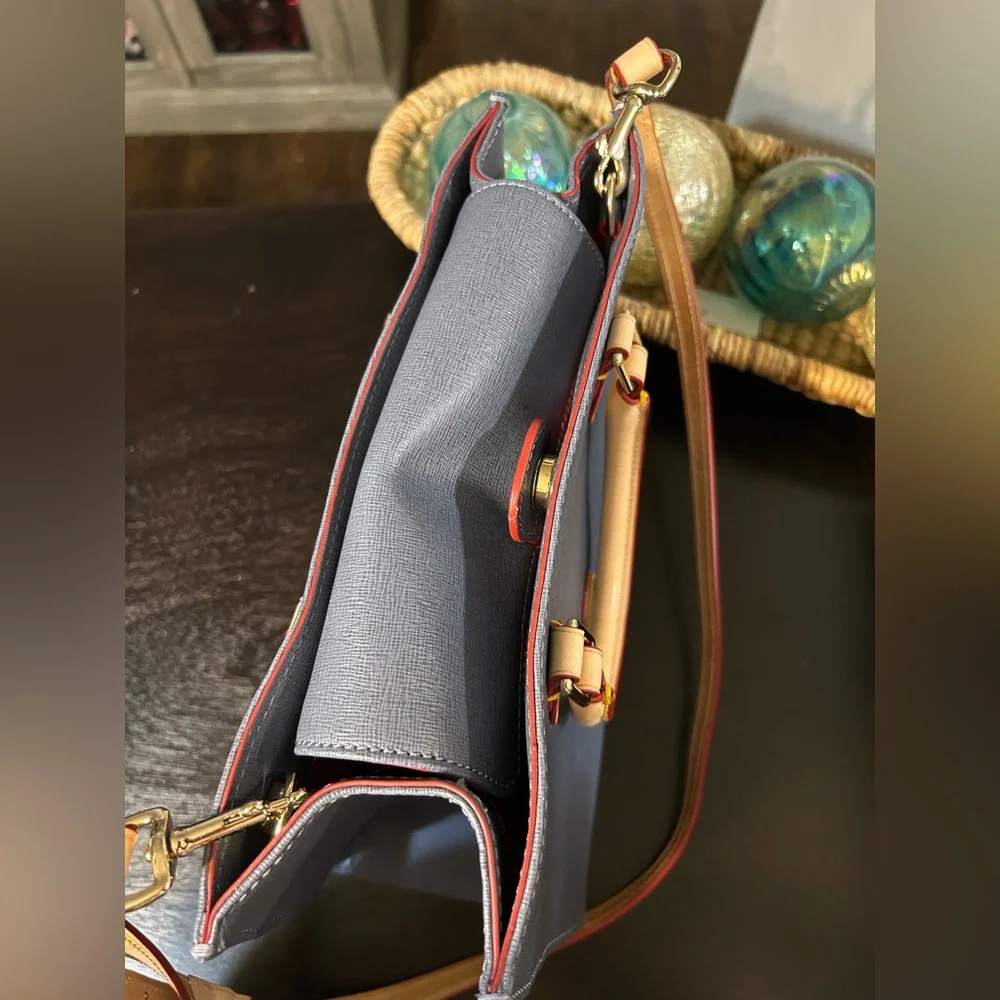 Dooney & Bourke excellent dooney