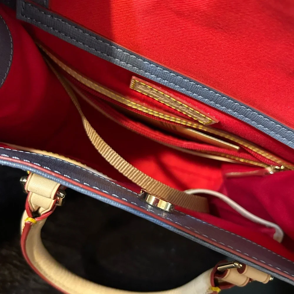 Dooney & Bourke excellent dooney