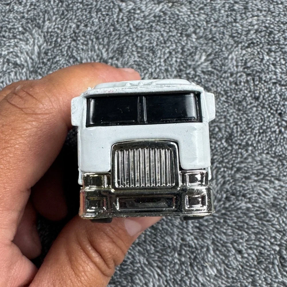 Vintage Hot Wheels 1991 Vons‎ Produce Seafood Delivery Semi Truck White Chrome