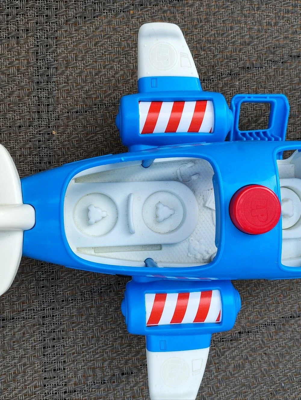 Fisher Price Little People Blue Jet Plane Musical Sounds Talking with 3 People