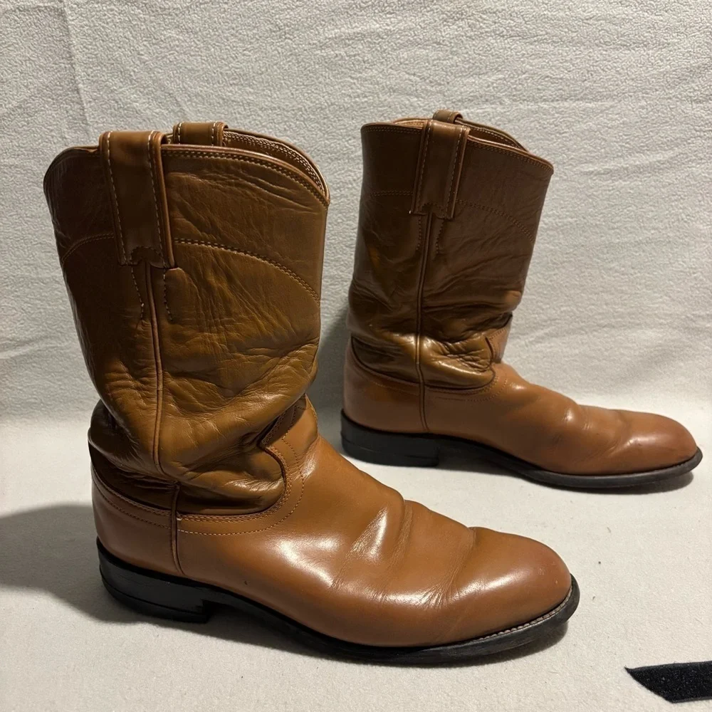 Justin Boots questions leave