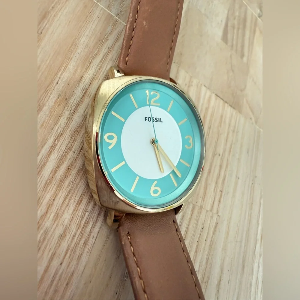 Fossil ladies gold tone brown leather watch NEW BATTERY