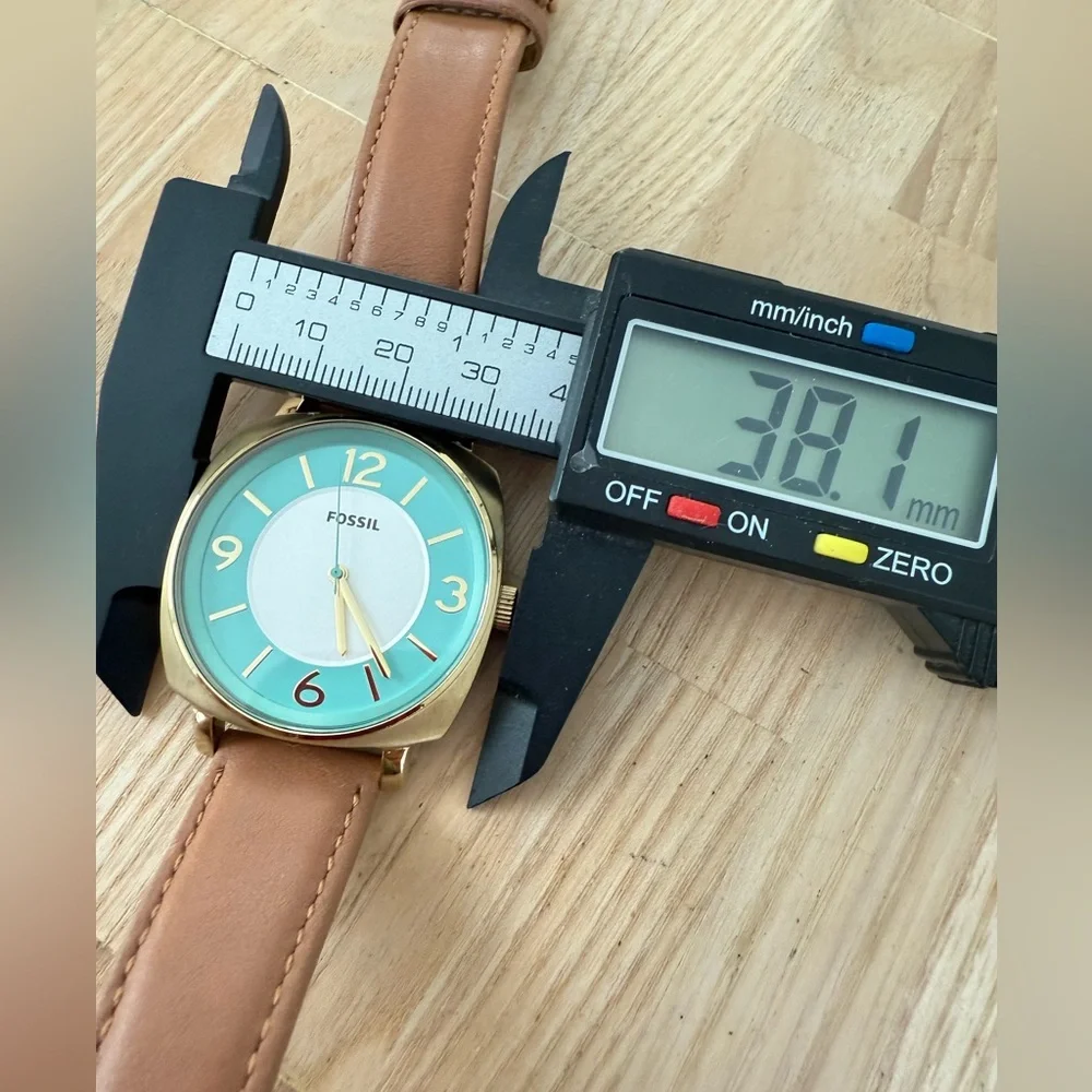 Fossil ladies gold tone brown leather watch NEW BATTERY