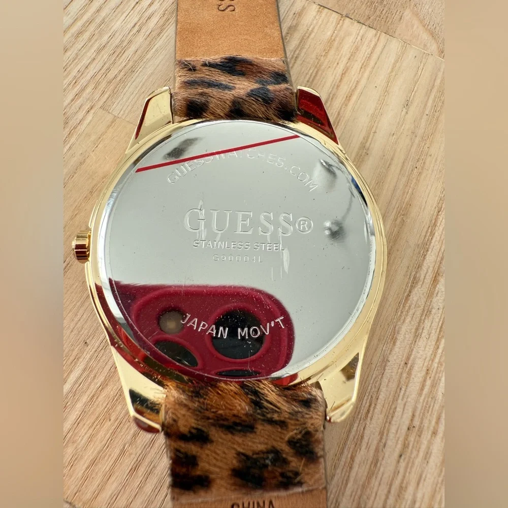 Guess ladies gold tone leopard print watch NEW BATTERY