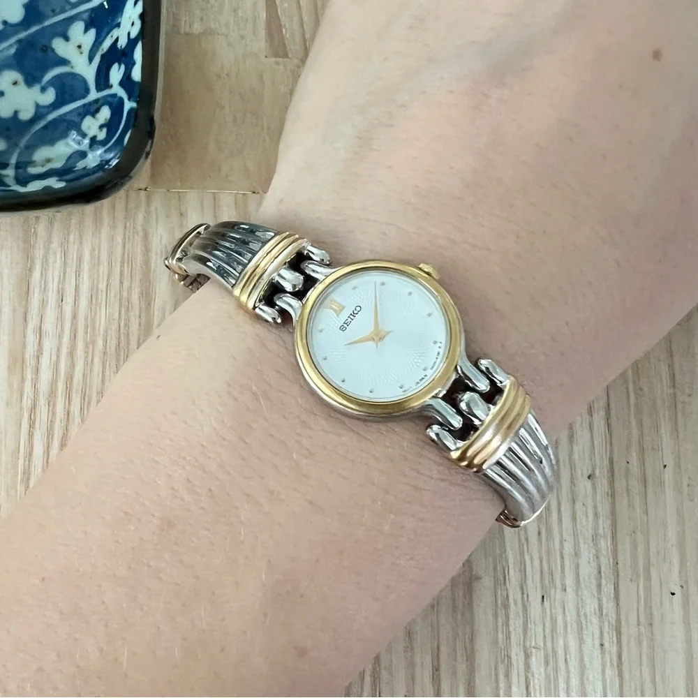 Seiko ladies two-tone dress bracelet watch NEW BATTERY