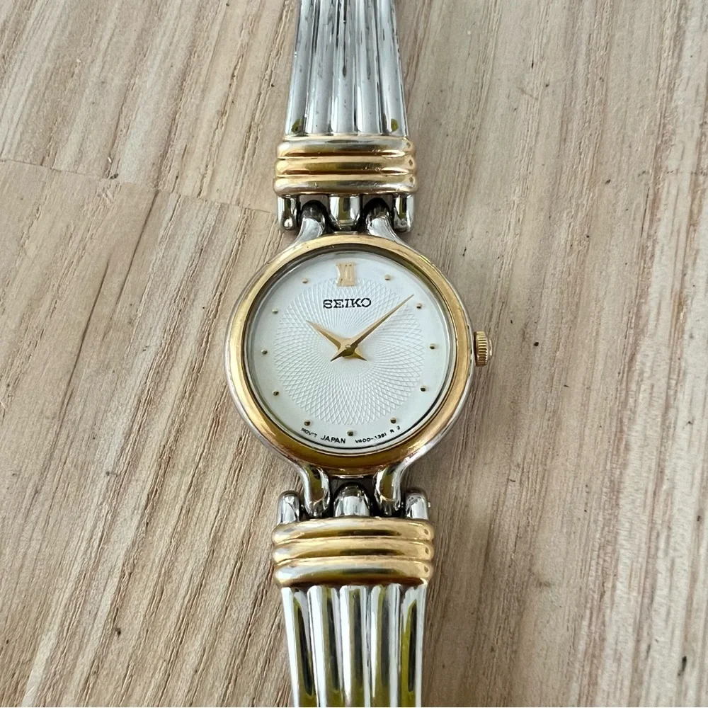 Seiko ladies two-tone dress bracelet watch NEW BATTERY