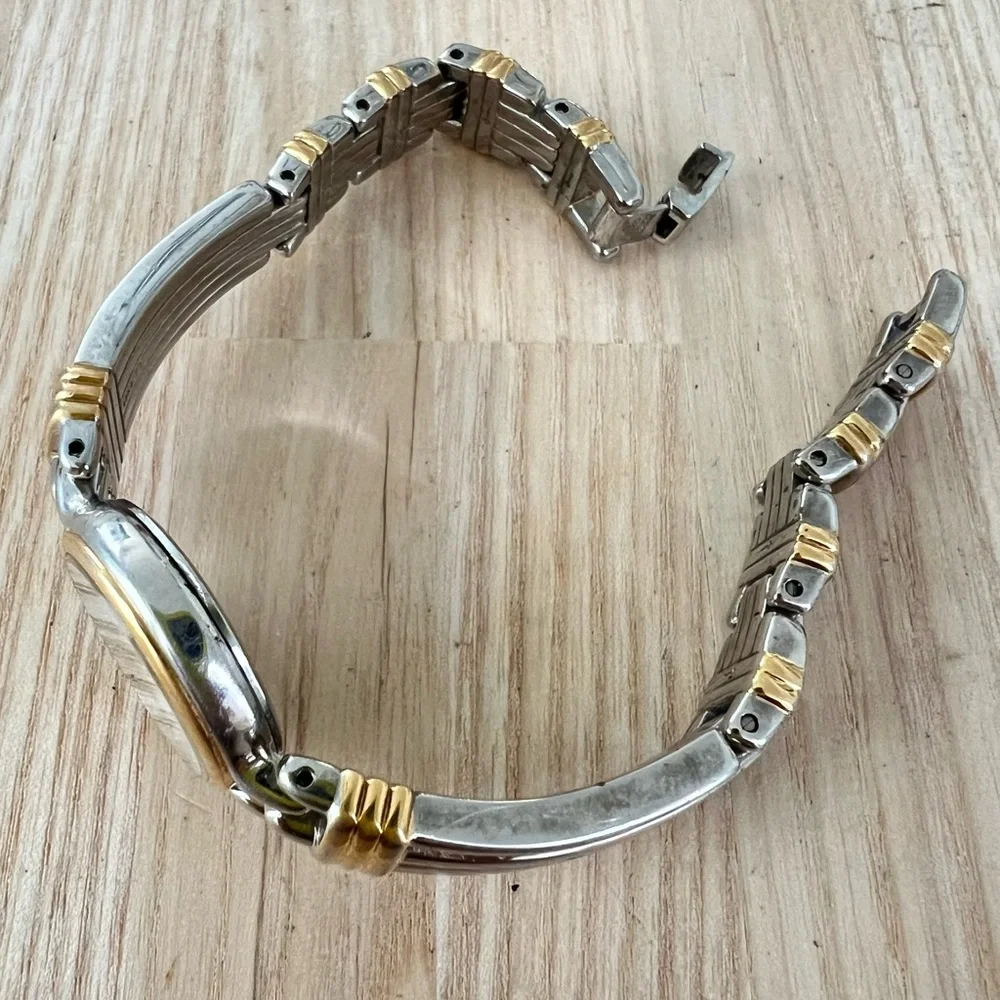 Seiko ladies two-tone dress bracelet watch NEW BATTERY