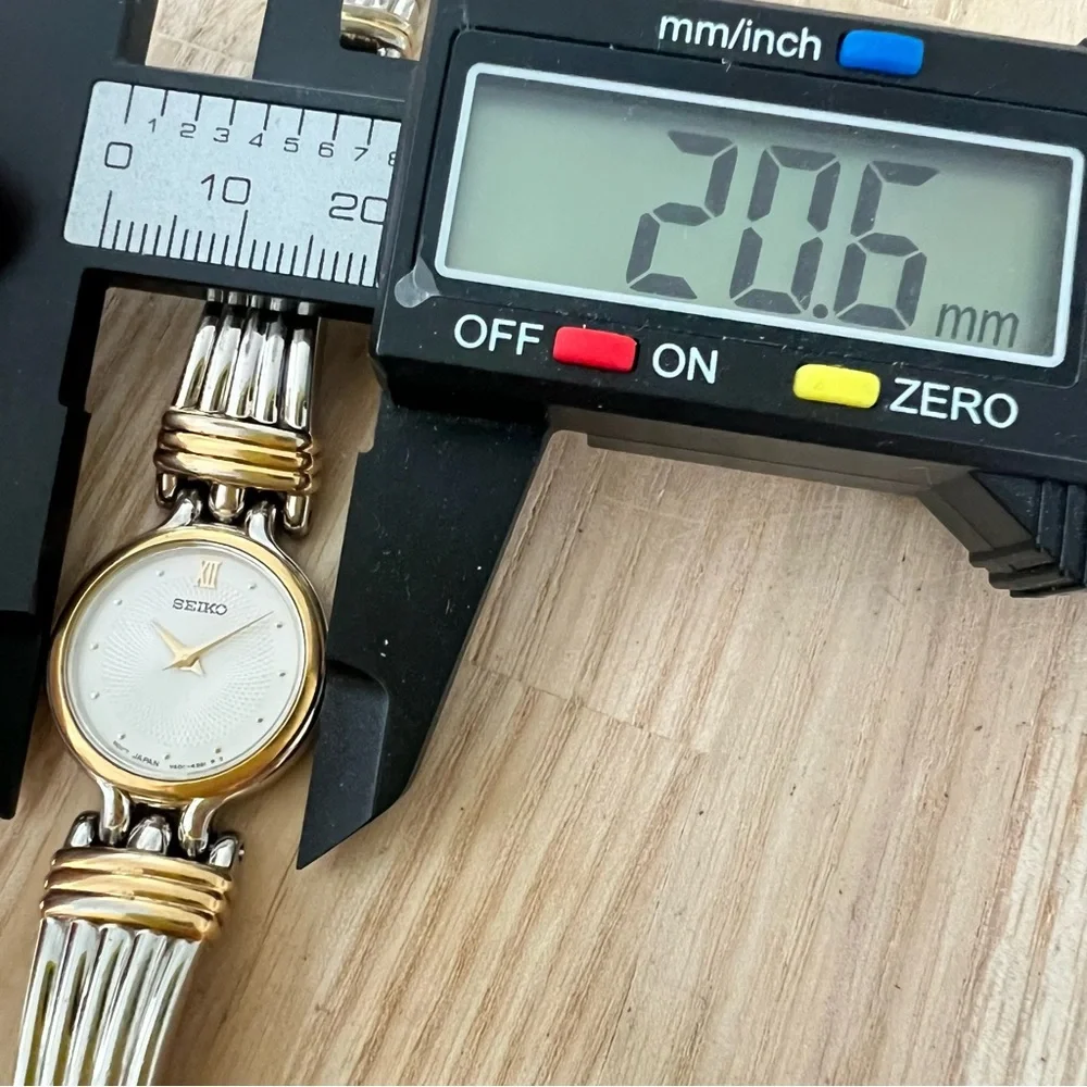 Seiko ladies two-tone dress bracelet watch NEW BATTERY