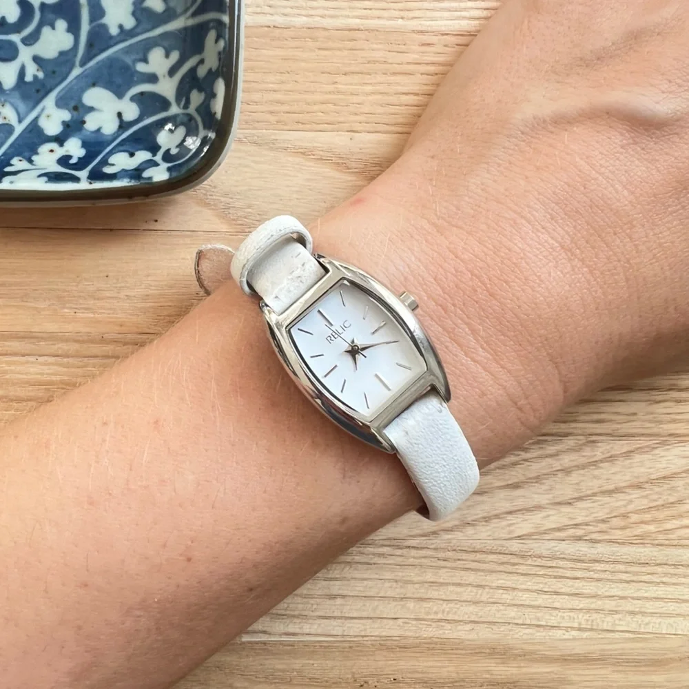 Relic ladies silver tone white leather strap fashion watch NEW BATTERY
