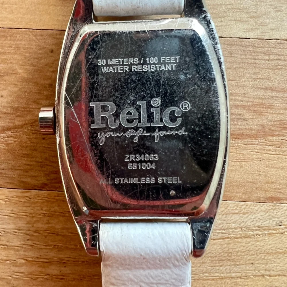 Relic ladies silver tone white leather strap fashion watch NEW BATTERY