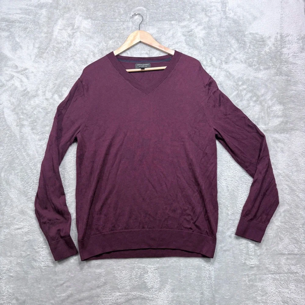 Banana Republic V-Neck Sweater Mens Large Burgundy 100% Merino Wool Long Sleeve