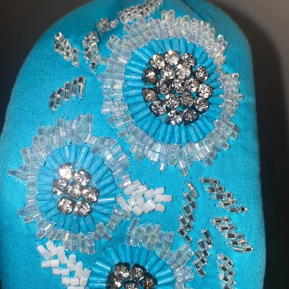 Kay Lee chic turquoise