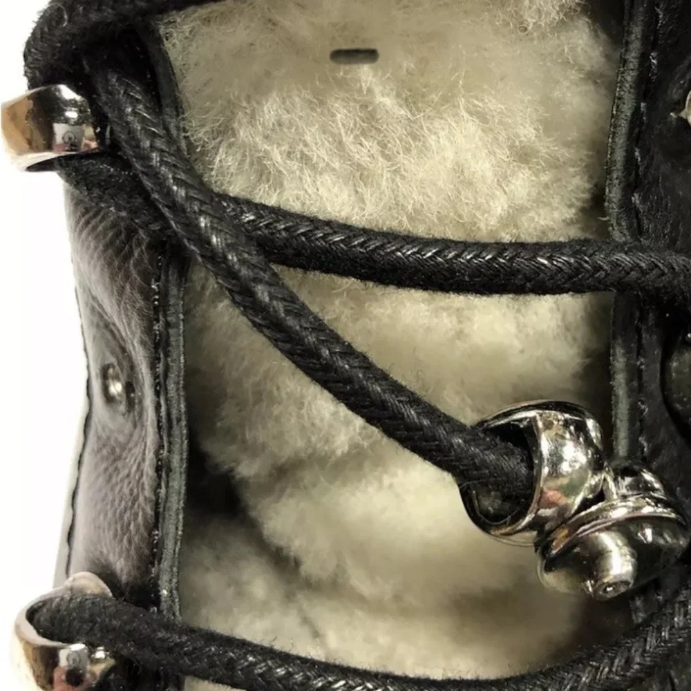Marc Fisher eyelet broken