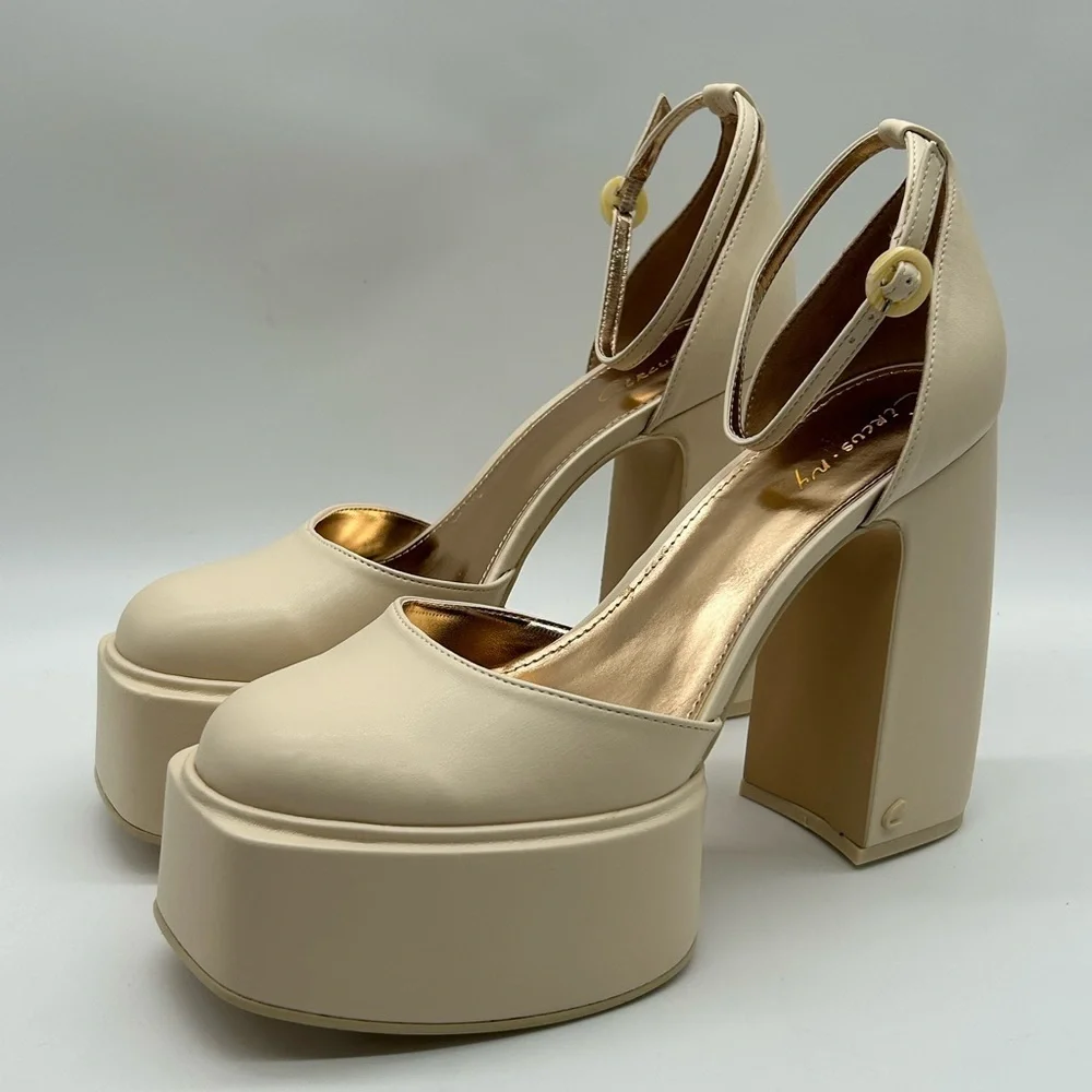 Circus by Sam Edelman make bold