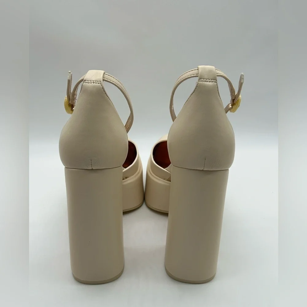 Circus by Sam Edelman make bold