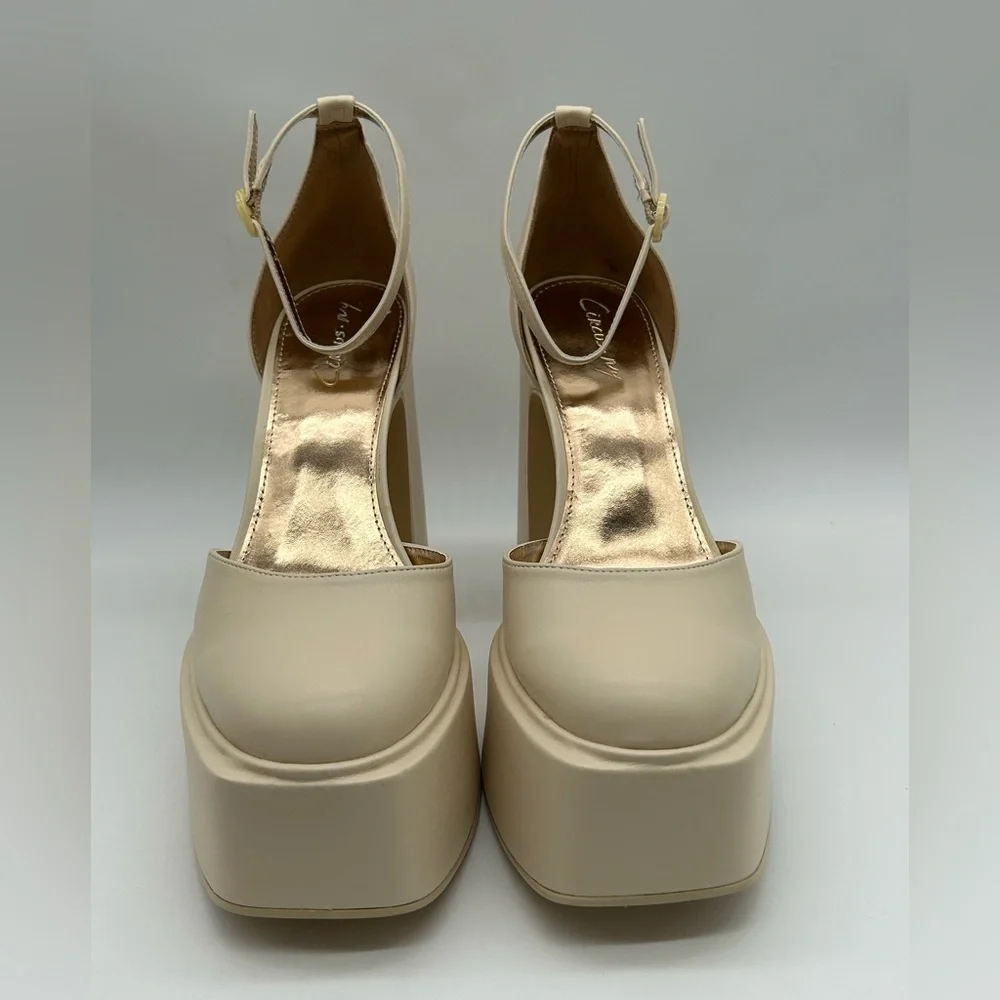 Circus by Sam Edelman make bold