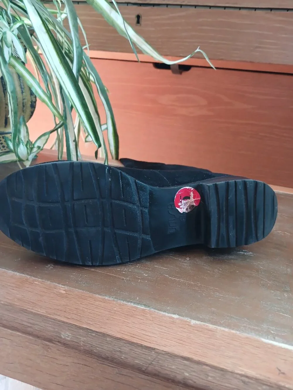 Unisa front suede elastic