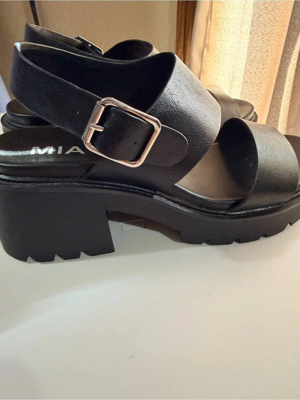MIA chunky platform