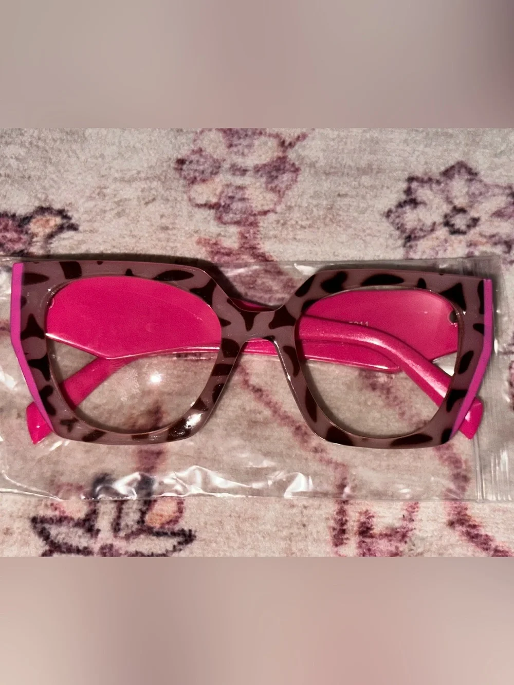 Non prescription fashion quirky retro hot pink cheetah leopard eye glasses