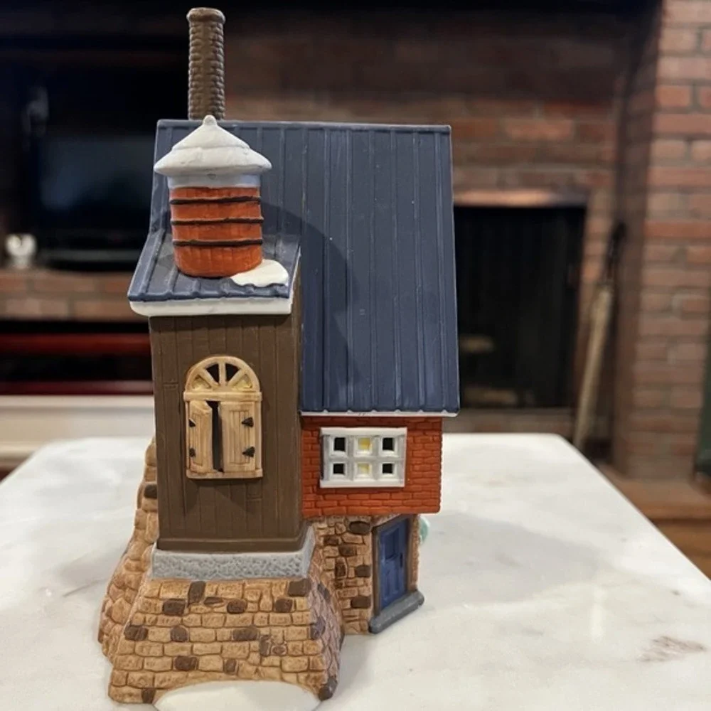 Dept 56 New England Village Series Yankee Jud Bell Casting Box &‎ Light