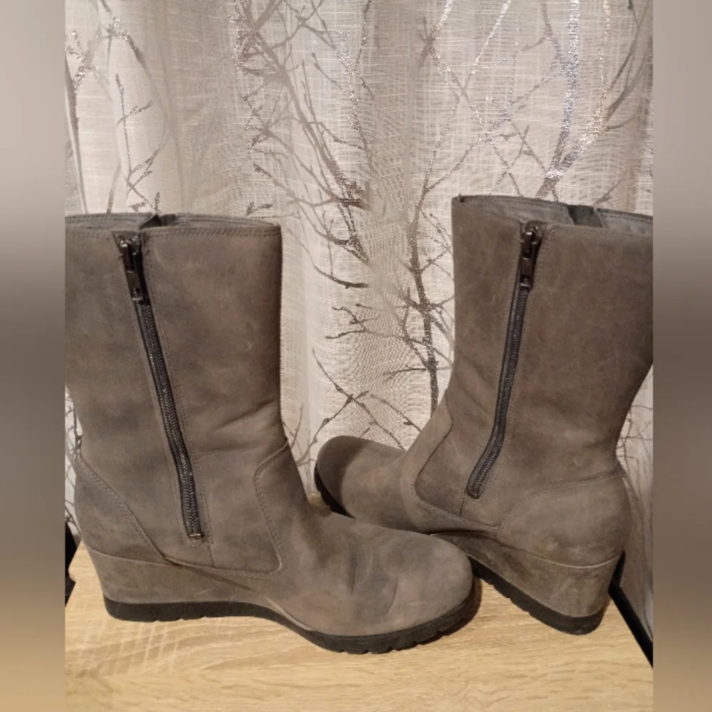 UGG Women's‎ Soft Gray Leather Wedge Boots- Waterproof