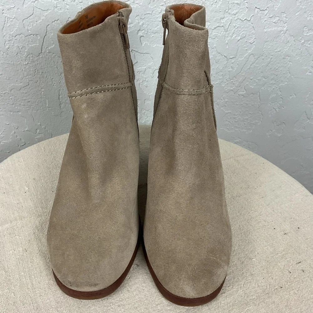 Women’s Luck Brand Zollini Split Suede Wedge Heel Ankle Boot Dune Color Size 7.5