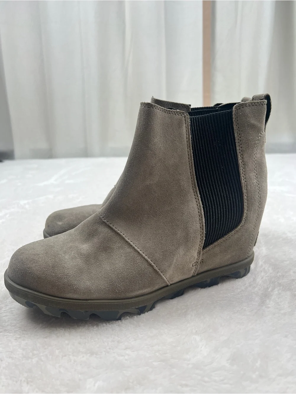 Sorel Joan of Arctic Wedge Booties Green Suede Camo Sole Women’s Size 9