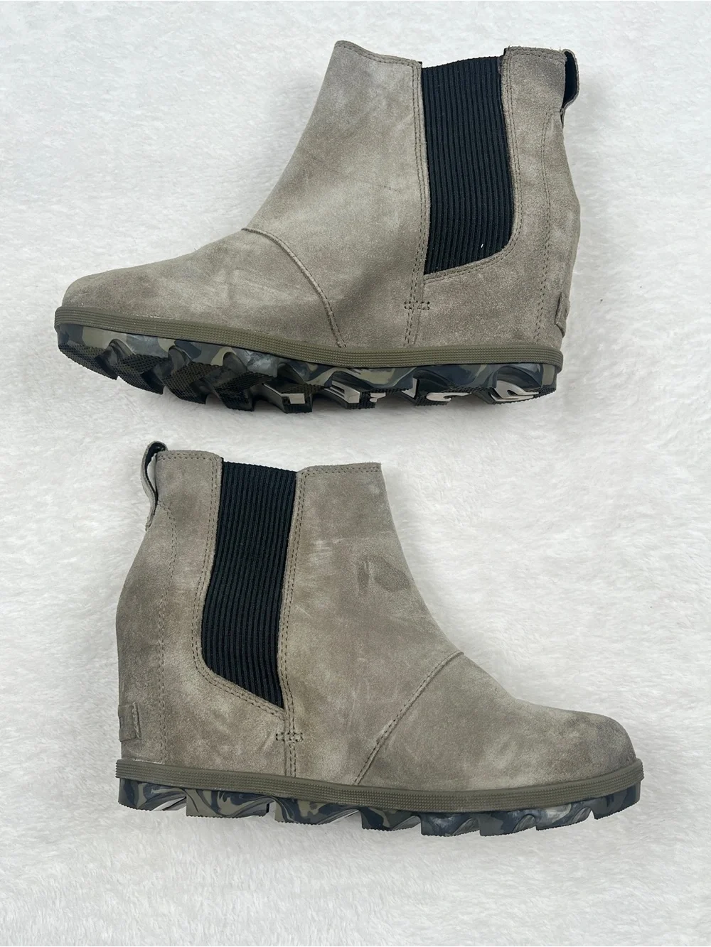 Sorel Joan of Arctic Wedge Booties Green Suede Camo Sole Women’s Size 9