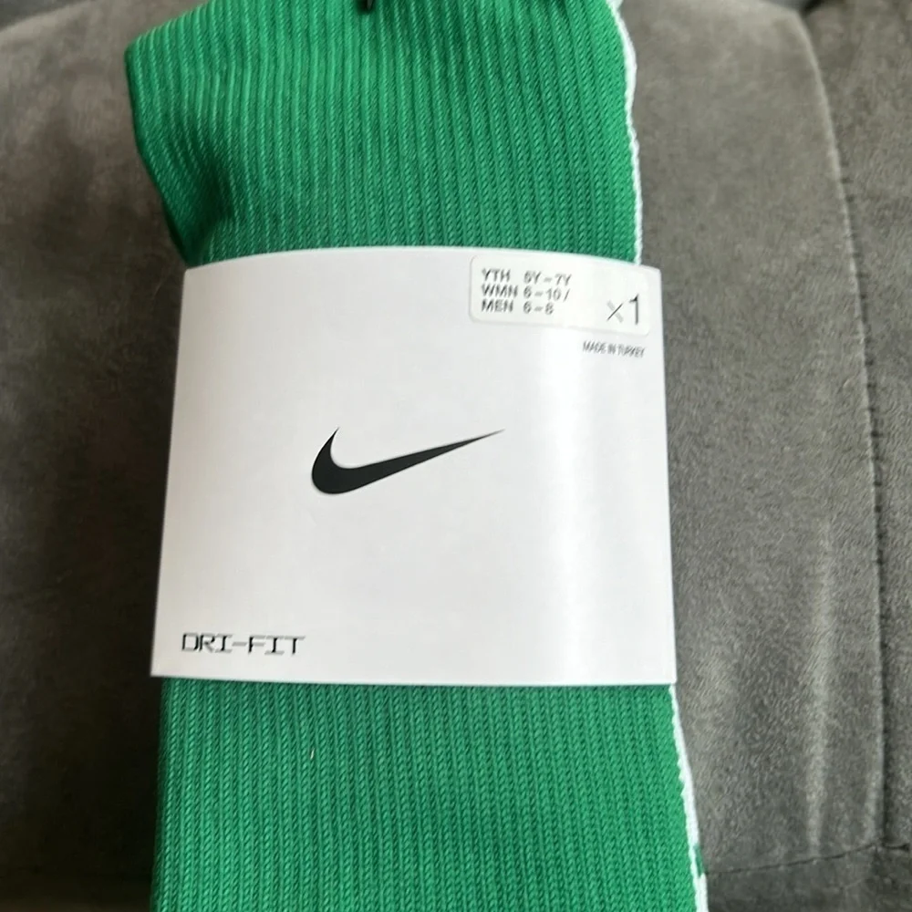 NWT Nike Mens NBA  (B23) Authentic Team Issued Basketball Socks Green M