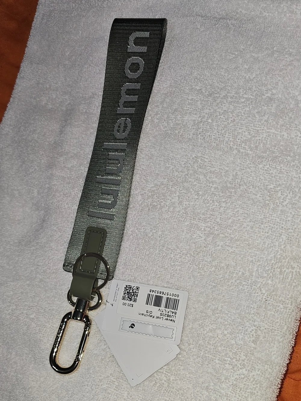 Lululemon Never Lost Keychain! Bayleaf And Light Ivory!!