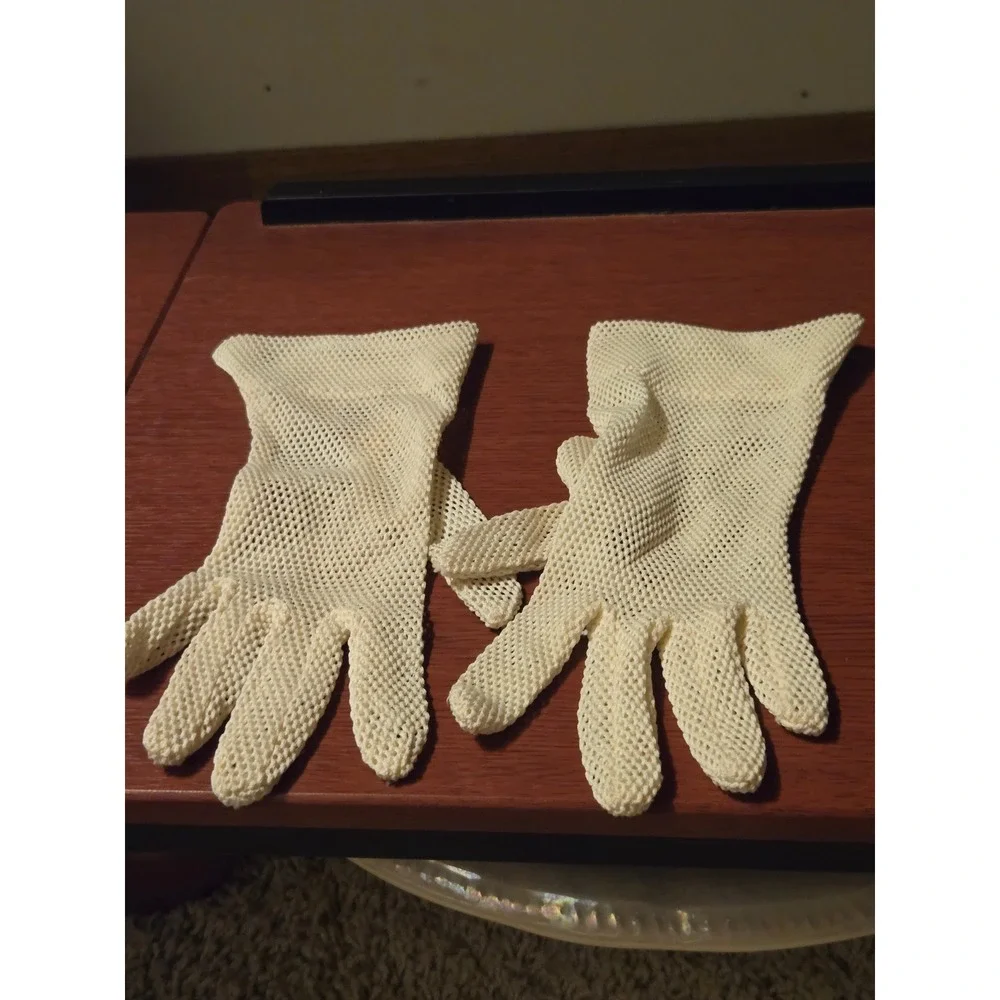 Vintage Cream Crochet‎ Mesh Gloves Short Wrist Length Fishnet Tea Party Formal