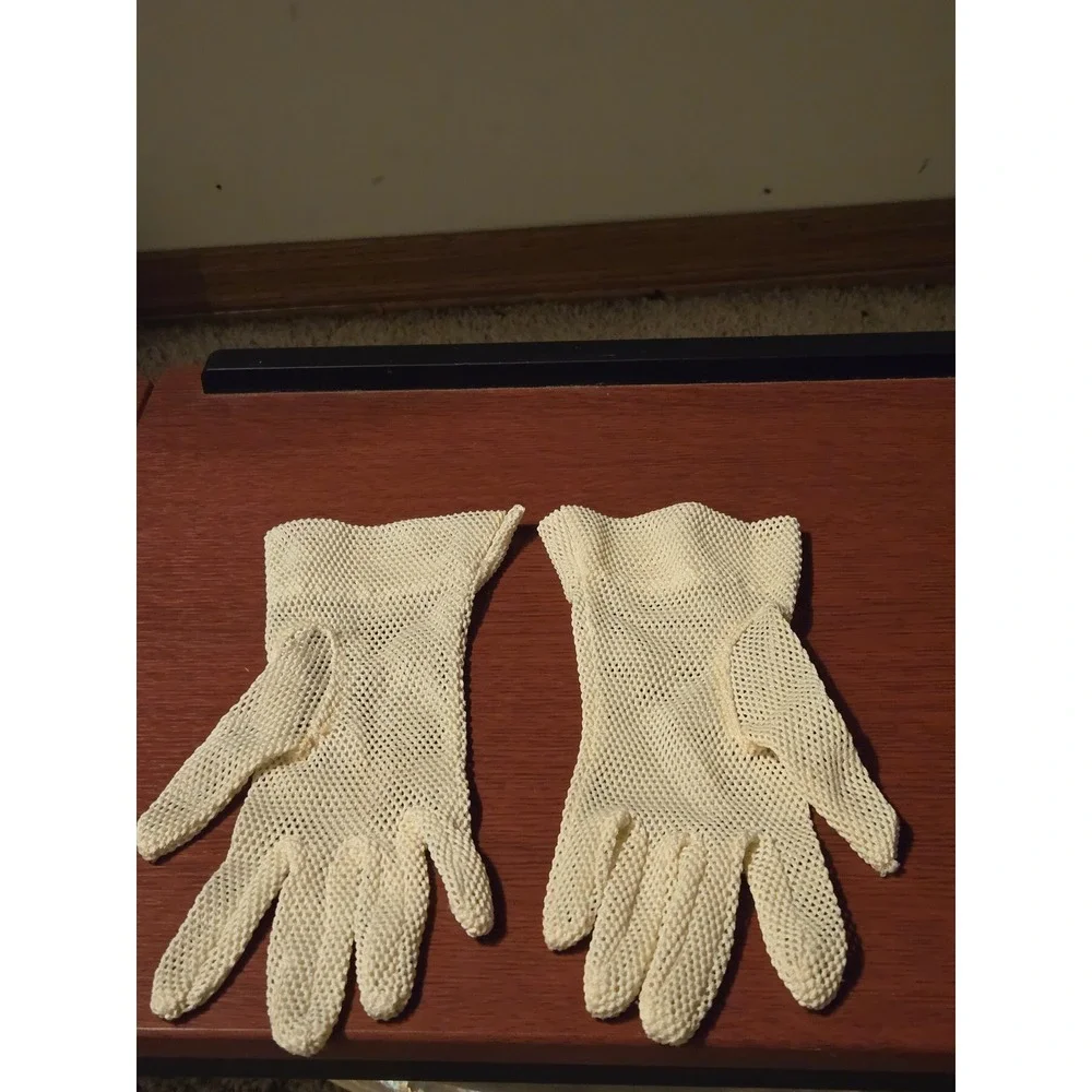 Vintage Cream Crochet‎ Mesh Gloves Short Wrist Length Fishnet Tea Party Formal
