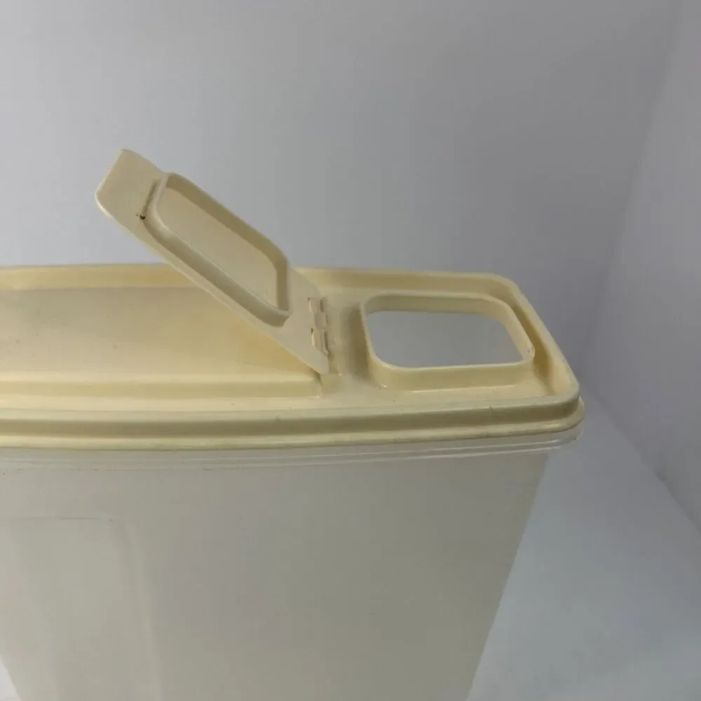 Rubbermaid see pics