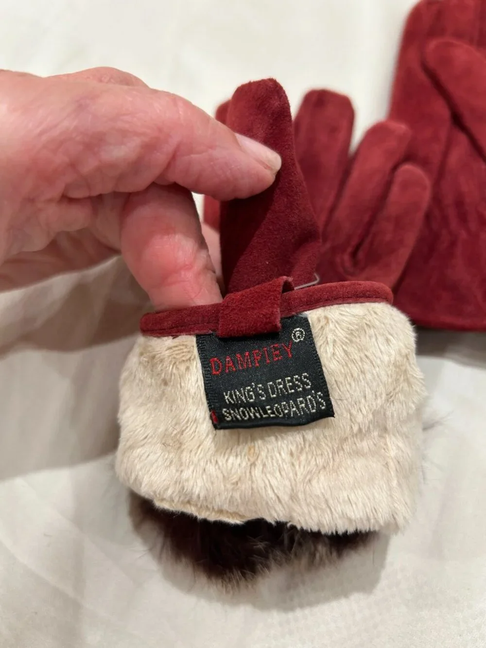 N/A leather gloves