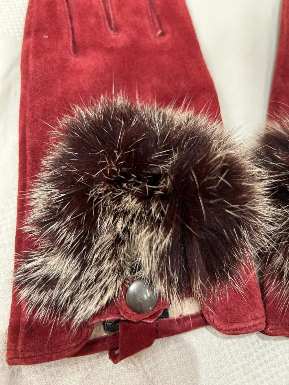 N/A leather gloves