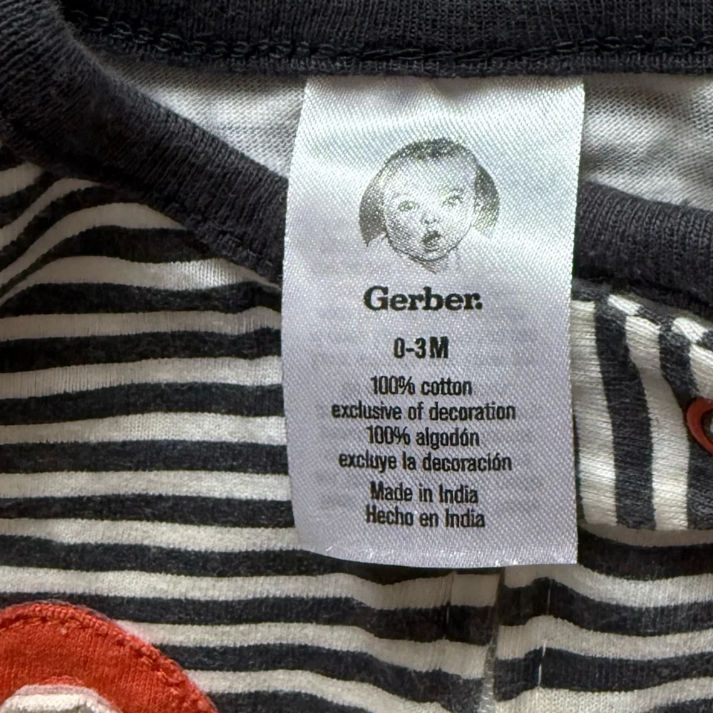 Gerber|Baby gender neutral Black & White Striped Fox long sleeve footies•Novelty