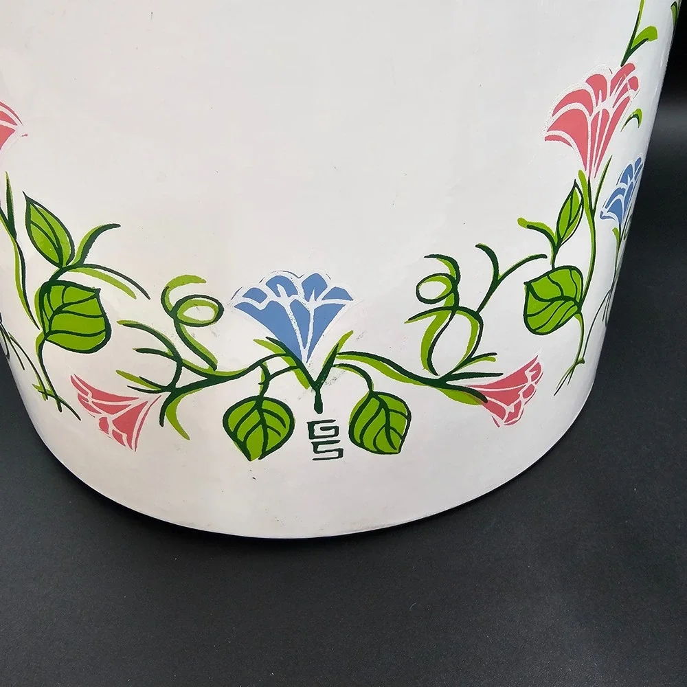 Vintage 1960s Ice Bucket White‎ Enamel Floral Lucite Handle MCM Barware