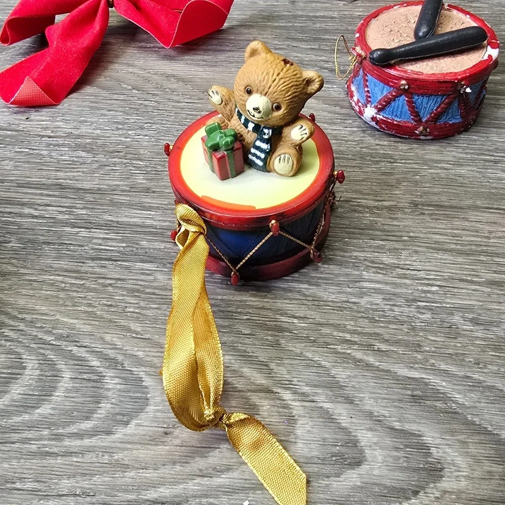 Vintage Christmas Ornament Lot of 6‎ Handmade Knit Stocking Drums Cat Snowflake