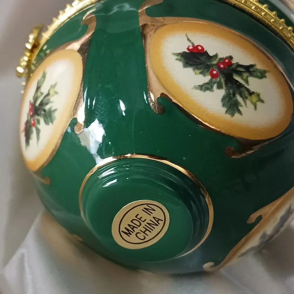VINTAGE 2007 MR. CHRISTMAS MUSICAL EGG ORNAMENT (THE FIRST NOEL)-WORKING!