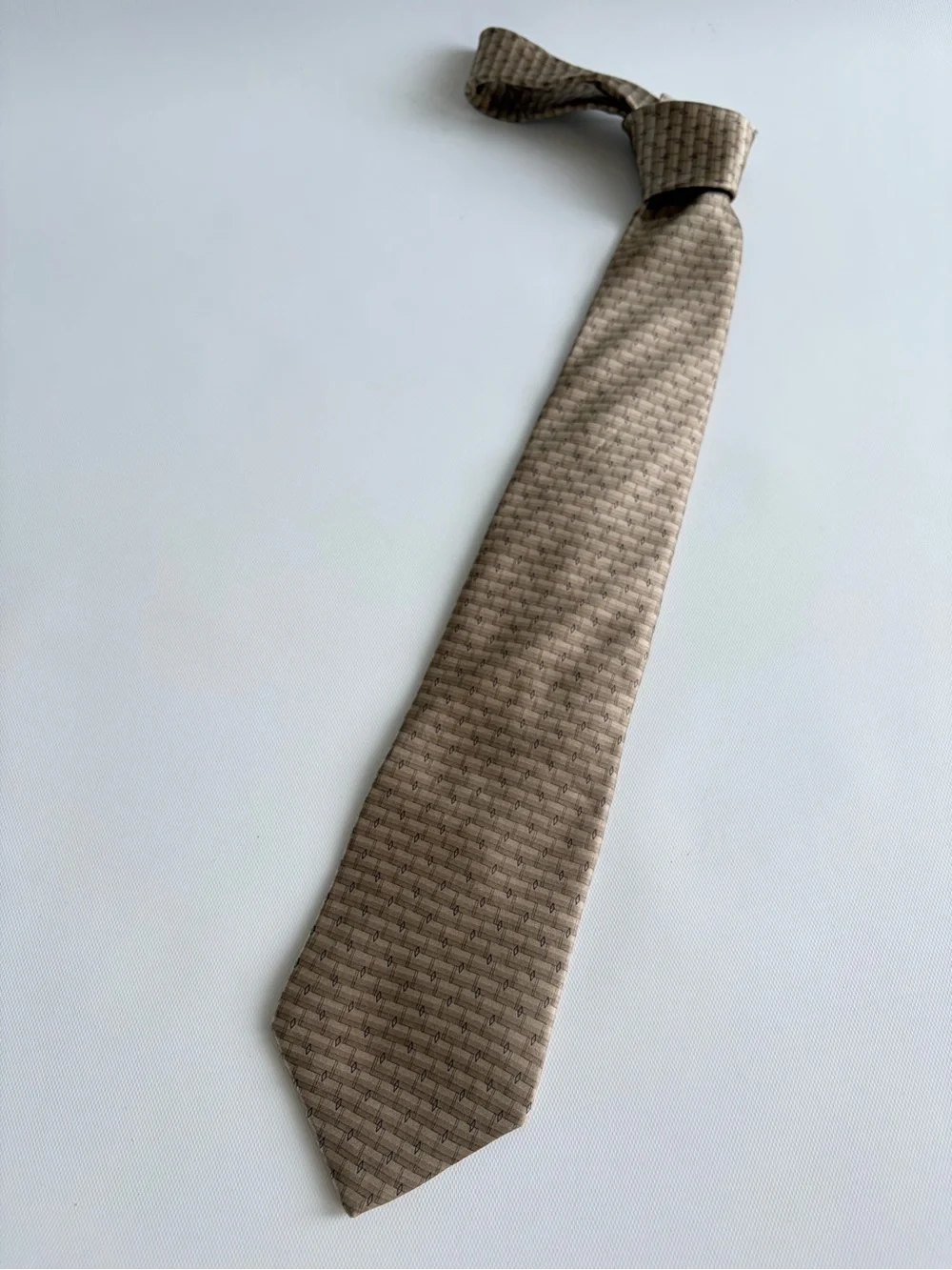 Arrow Men’s Beige Silk Geometric Tie