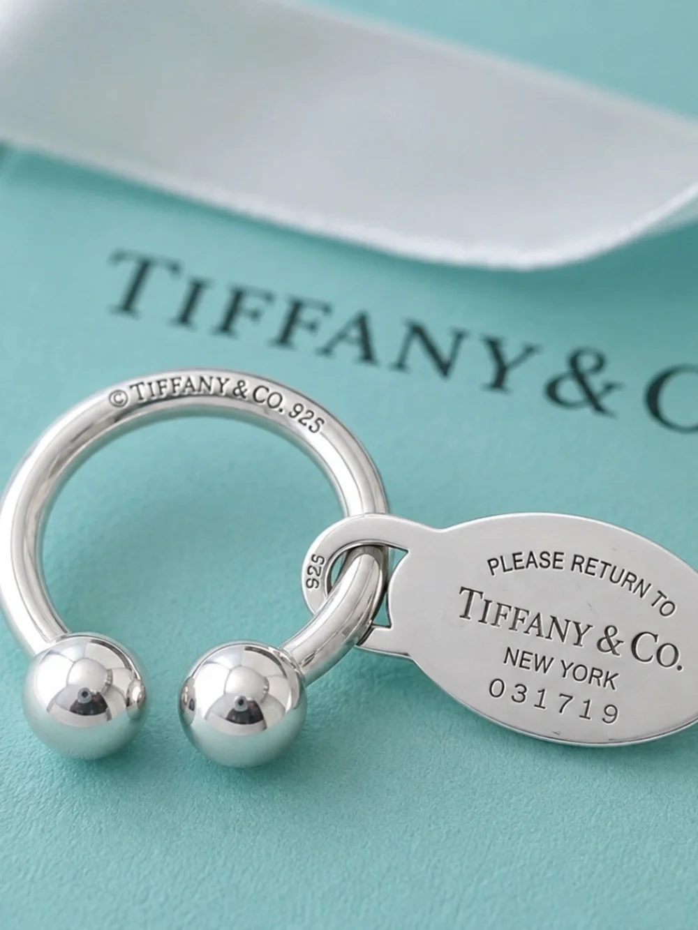 Tiffany & Co. Return to Tiffany Sterling Silver 925 Oval Tag Key Ring