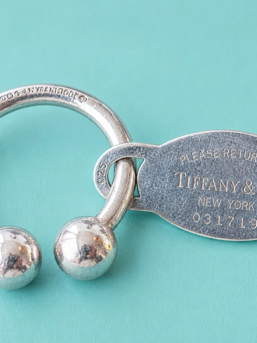 Tiffany & Co. Return to Tiffany Sterling Silver 925 Oval Tag Key Ring