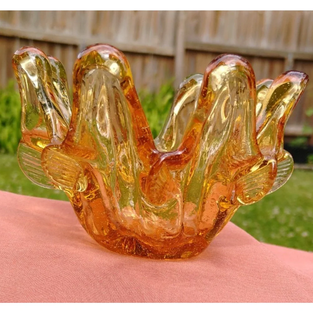 L E Smith Amber Art Glass Swung Bowl 5 Inch Pinched Fingers Simplicity Vintage
