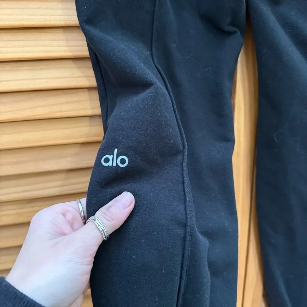 ALO Yoga stylish black